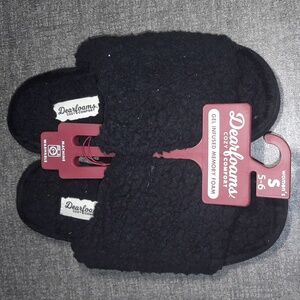 Pair of fuzzy cozy comfort Dearfoams